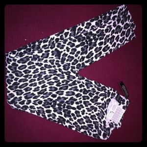 NWT HUE Leopard Print Leggings/Jeggings Size XS
